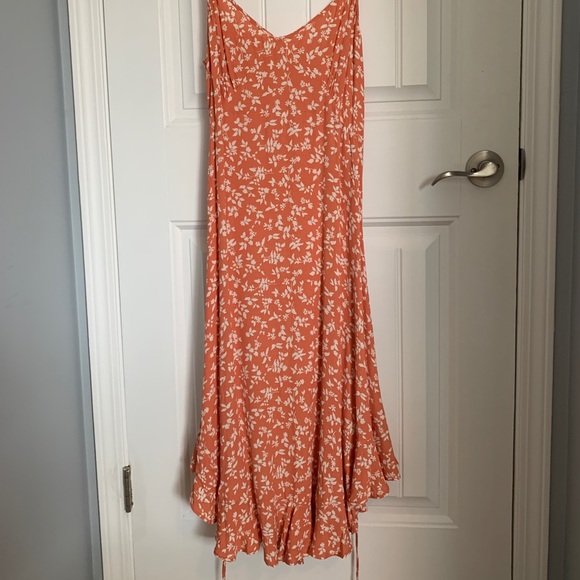 KIVARI coral and white dress - Picture 1 of 10